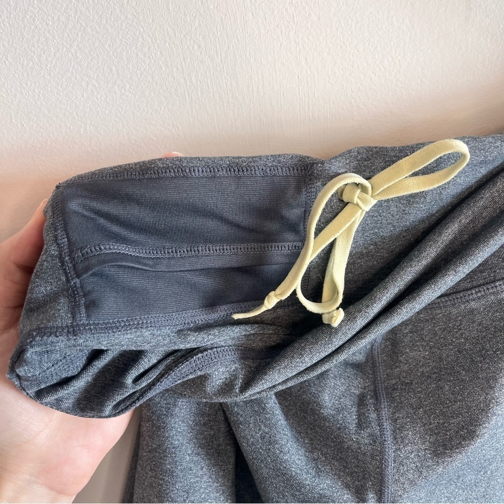 Lululemon High Waisted 8” Stretch Shorts 8 - Picture 5 of 5